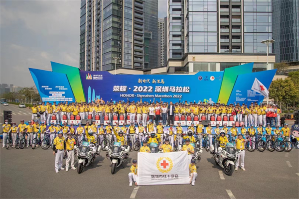 深圳马拉松圆满完赛！前海金融同业公会携手小黄人应急救护为万人赛事保驾护航